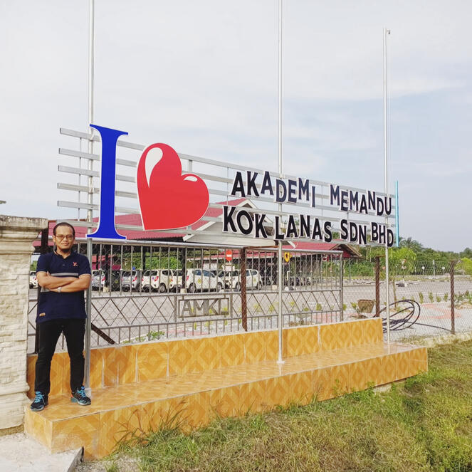 Kami menyediakan latihan memandu yang santai dan profesional di area Kok Lanas dan sekitarnya. Sesuai untuk pelajar baru yang mahukan cikgu yang sabar dan teknik yang mudah faham."
